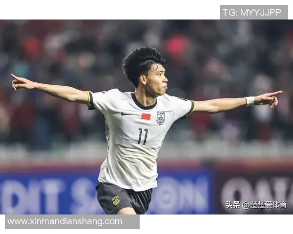 中场休息时国足球星展现惊人技术与领导力引领队友重拾信心