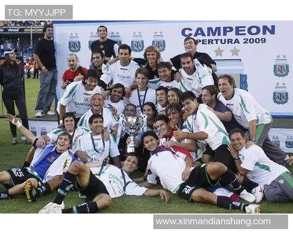 足球巨星璀璨之路：从青涩少年到世界顶级球员的成长故事