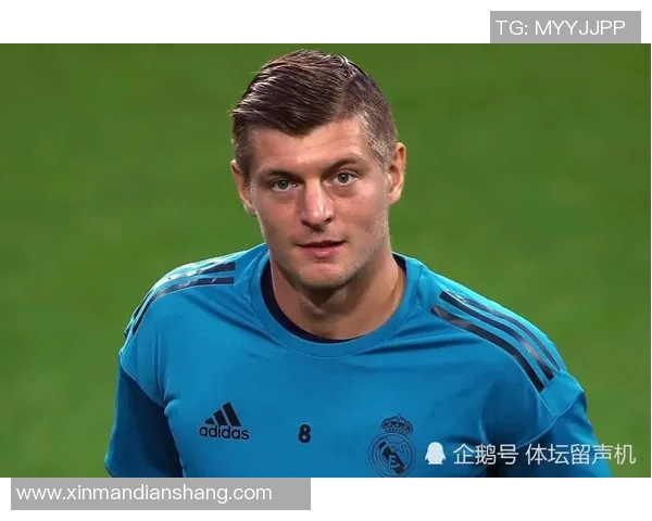 足球运动员评价各大球星技术特点与职业生涯成就的深度剖析